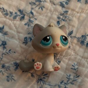 lps grey sitting kitty